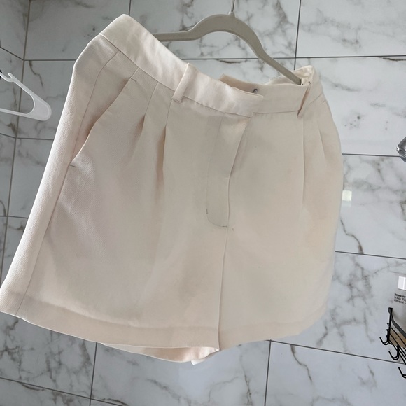 Aritzia Babaton White Dress Shorts - Picture 2 of 3